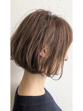 アミル(AMIL) 前下がりボブ