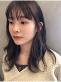 カジュアルなロングヘアに極細ハイライトで透明感を＊