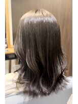 ビスポーク(BESPOKE)&nbsp;10代20代30代大人かわいい艶感アッシュグレージュヨシンモリヘア