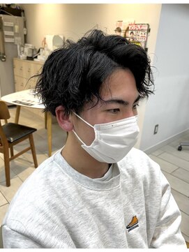 テトラ バイ ネオリーブ 横浜西口店(tetra by neolive) ツイスパ×センターパートでラフな質感を