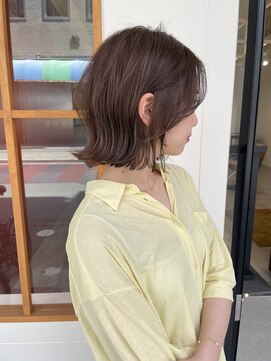 クシェル(kuschel) ハイライトx波巻きxシアーグレージュx寒色系カラーx前髪カット