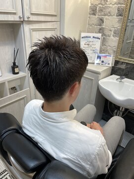 ミリオンバックス 上野(Million Bucks) アップバングショート【ツーブロック刈り上げ黒髪短髪】