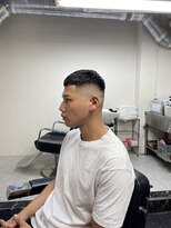 メリケンバーバーショップ フクオカ(MERICAN BARBERSHOP FUK)&nbsp;波巻き束感ショートツーブロックマッシュアップバングコンマヘア