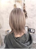 ホワイトグレージュ