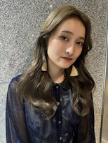 メイカ(MEIKA)&nbsp;”オリーブベージュ×ふんわりカール”