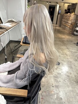 ニュート(Neut ) ホワイトシルバー/ホワイトブリーチ/ハイトーンカラー/名古屋