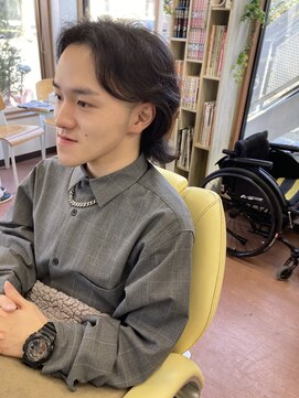 ピースヘアー(Pi:s HAIR) センターパート外巻きパーマ