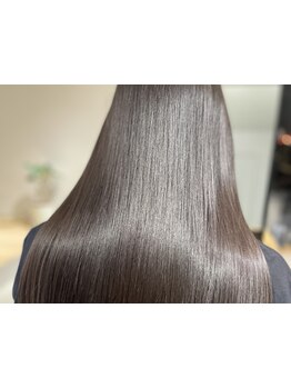 ダメージレスな酸性ストレートで今までの縮毛矯正とは違う仕上がりに♪艶のある自然なストレートが手に入る