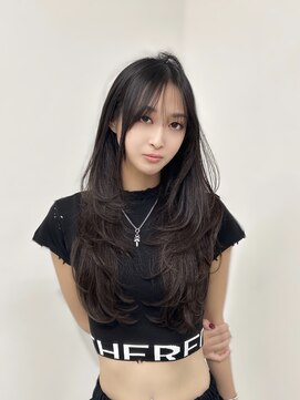 ロムーク 表参道(LOMKH) ミディアムレイヤーロングレイヤーカット顔周りブラウンベージュ