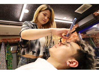 バーバースタイルクラブ(BARBER STYLE CLUB)の写真/【BARBER】極上のシェービング技術で髭や眉毛を整えます!!身だしなみが整って第一印象UP!!カッコイイ男に!!