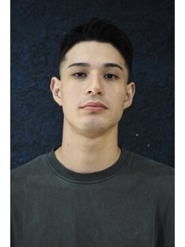 ヨシザワインク プレミアム 横浜 桜木町店(YOSHIZAWA Inc. PREMIUM) 大人バーバーフェード短髪黒髪アップバング