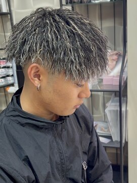 ヘアーグランデシーク(Hair Grande Seeek) メンズパーマパイルツイスト×ホワイトメッシュフェード