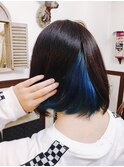 マニッシュスタイルのボブに鮮やかなネイビーブルー♪