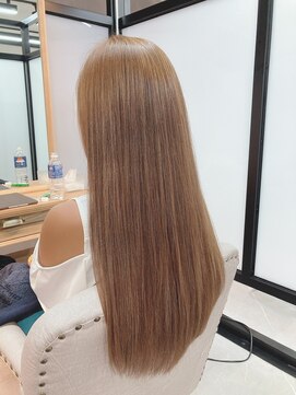 イーラ(era) 《era》ブリーチなし　透明感ミルクティーベージュ　みわ