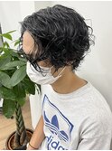黒髪メンズカット　パーマ　センターパート　ミディアム　黒髪