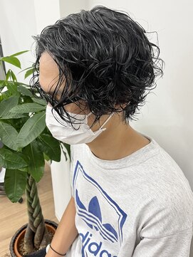 ピープスアンドスー 表参道 渋谷(Peeps&Suu.) 黒髪メンズカット　パーマ　センターパート　ミディアム　黒髪