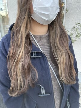 ヨウ(yeau) long hair × inner white beige