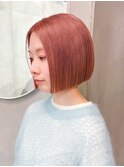 センターパートミニボブブリーチカラーペールピンクボブ
