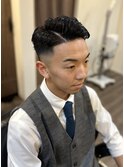 【フェードスタイル】サイドパートパーマショートヘア