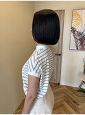 黒髪切りっぱなしボブ