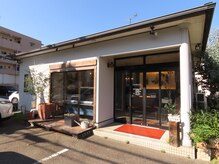 4席でこじんまりとしていてリラックスできるサロン