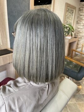 モアヘアー(MORE-HAIR) ボブ、全頭ブリーチ、グリーングレー