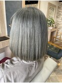 ボブ、全頭ブリーチ、グリーングレー