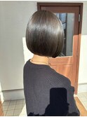 自然光で綺麗に発色するダークオリーブカラー