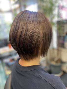 リュウ美容室 襟足の生え癖を隠すショート