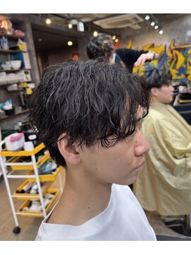 カーニー 上野(kearny) ツイストスパイラルパーマ縦落ちパーマメンズ波巻きパーマ