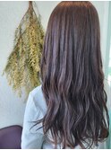 肌の透明感が増すラベンダーブラウン