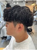 波巻きスパイラルパーマシャドウパーマメンズ刈り上げ緩め30代