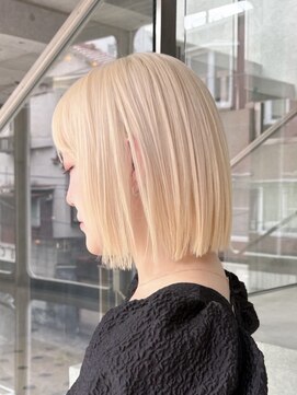 ヲタク(wotaku.) ホワイトブロンドハイトーンケアブリーチトリプルカラーミニボブ