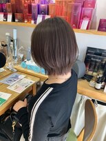 メルク ユニ(merc.uni)&nbsp;柔らかいグレージュカラーとふんわりレイヤーココアベージュ