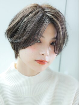 ヘアー カラーズ(HAIR COLORS)の写真/気になるグレイカラーもお洒落に変身♪ ナチュラルで柔らかな色味に思わずうっとり…暗すぎない絶妙カラー