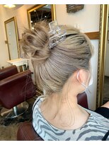トロニー(TLONY)&nbsp;ブロンドベージュ/簡単お団子アレンジ
