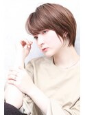 厚めバング 斜めバング 長め耳掛けショート