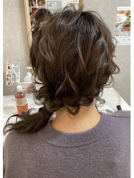 アールイー(Re:) ゆるふわサイドポニー