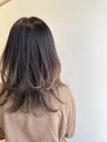 コエ(coe)&nbsp;大人かわいいくびれミディアムウルフ☆グラデーションカラー