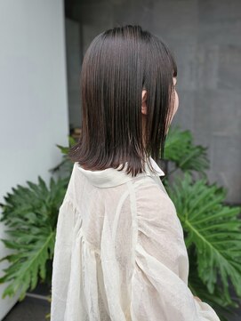 メゾン アヴァロ(Maison Avallo) 透明感のあるダークカラー