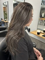 レブ 四条烏丸(Reb,)&nbsp;ハイライトグレーベージュ白髪ぼかしレイヤーカット