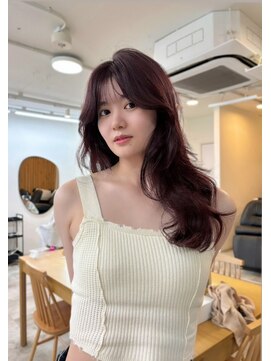 メラク(Merak) 艶感バーガンディ×韓国風くびれロング