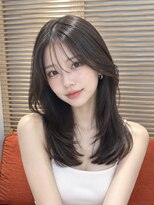 オアシスアヴェダ ザ・ペニンシュラ東京(OASIS AVEDA)&nbsp;大人セミロングレイヤー・前髪カット・艶髪・グレージュ30代
