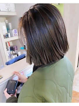 マリアバイアフロート(Maria by AFLOAT) 極細ハイライト×切りっぱなしボブ【白髪ケアもできる】