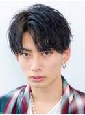 メンズパーマスパイラルパーマツーブロック黒髪センターパート
