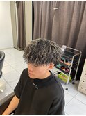 ツイストスパイラルパーマ メッシュ ハイライト メンズパーマ