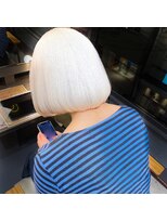 ジルバイジゼル(JILL by GiseL)&nbsp;中世ウルフ/メンズウルフ/ハイトーン/ダブルカラー/ホワイト