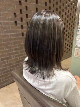 エヌアンドエーコンティ(N&A CONTi) くびレイヤーミディアムボブ×くすみカラーとハイライト