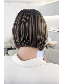 ノラ ウメダ(NORA UMEDA) 切りっぱなしボブプレイングカラーショートボブミニボブ大阪梅田