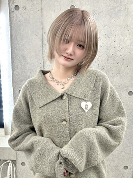 ミルクティーグレージュ/小顔に見せるレイヤーボブ